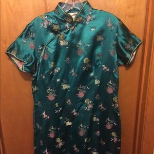 Exquisite vintage Mandarin style cheongsam dress